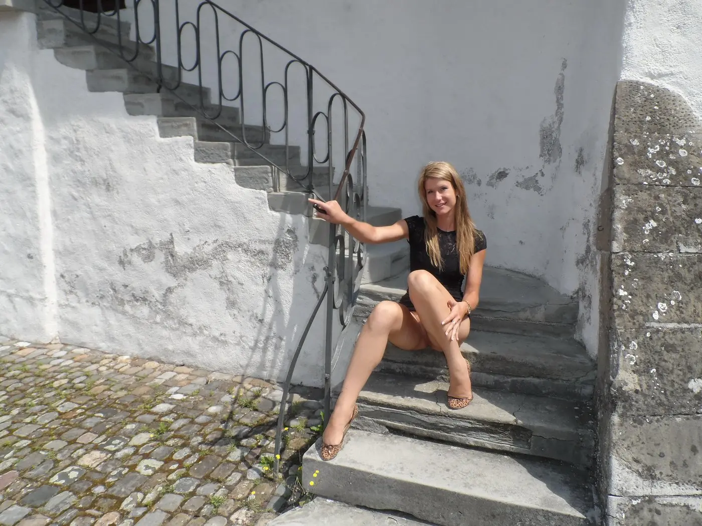 Babe flaunts naked pussy in public places - Explicit amateur photos