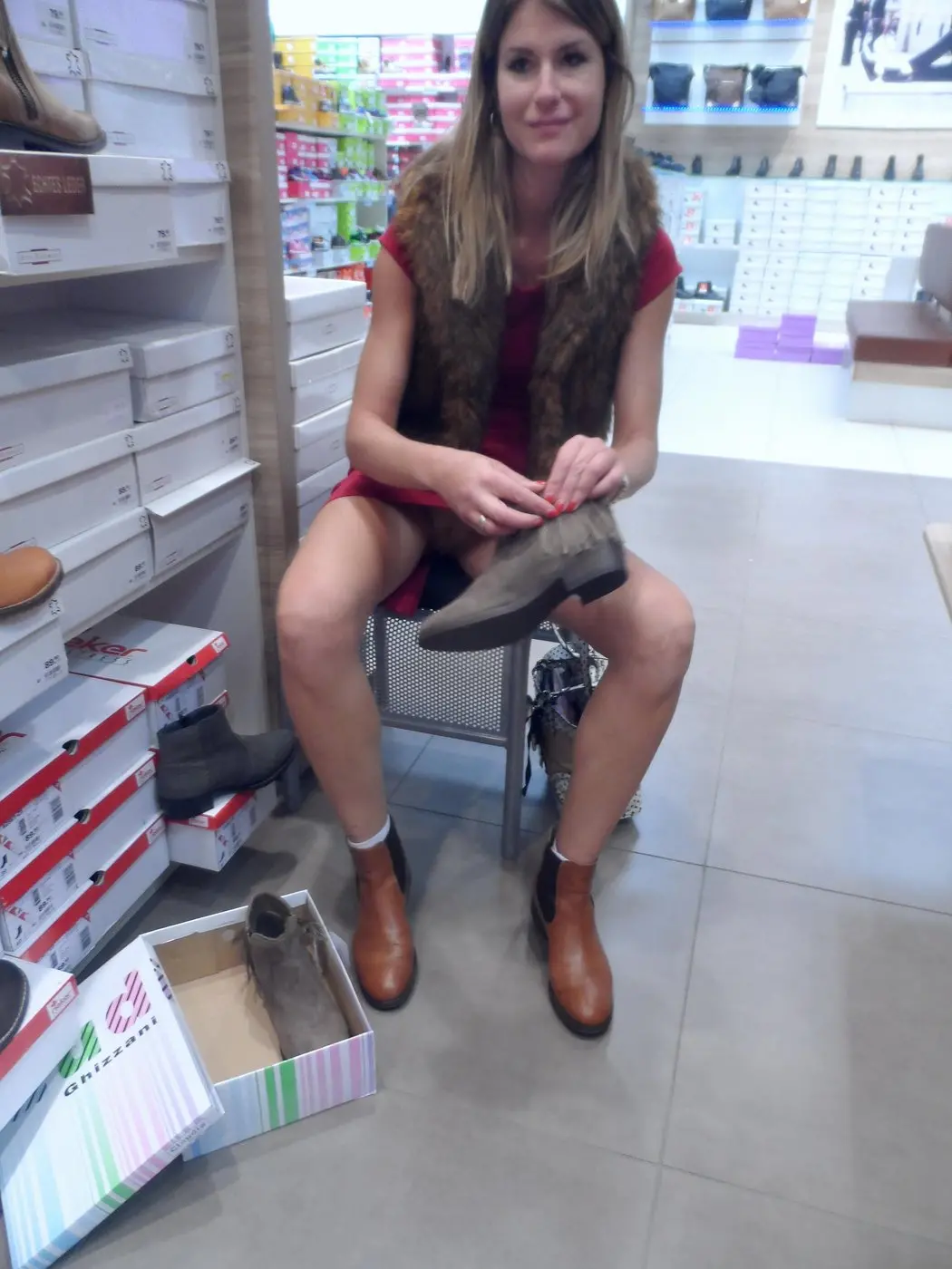 Babe flaunts naked pussy in public places - Explicit amateur photos