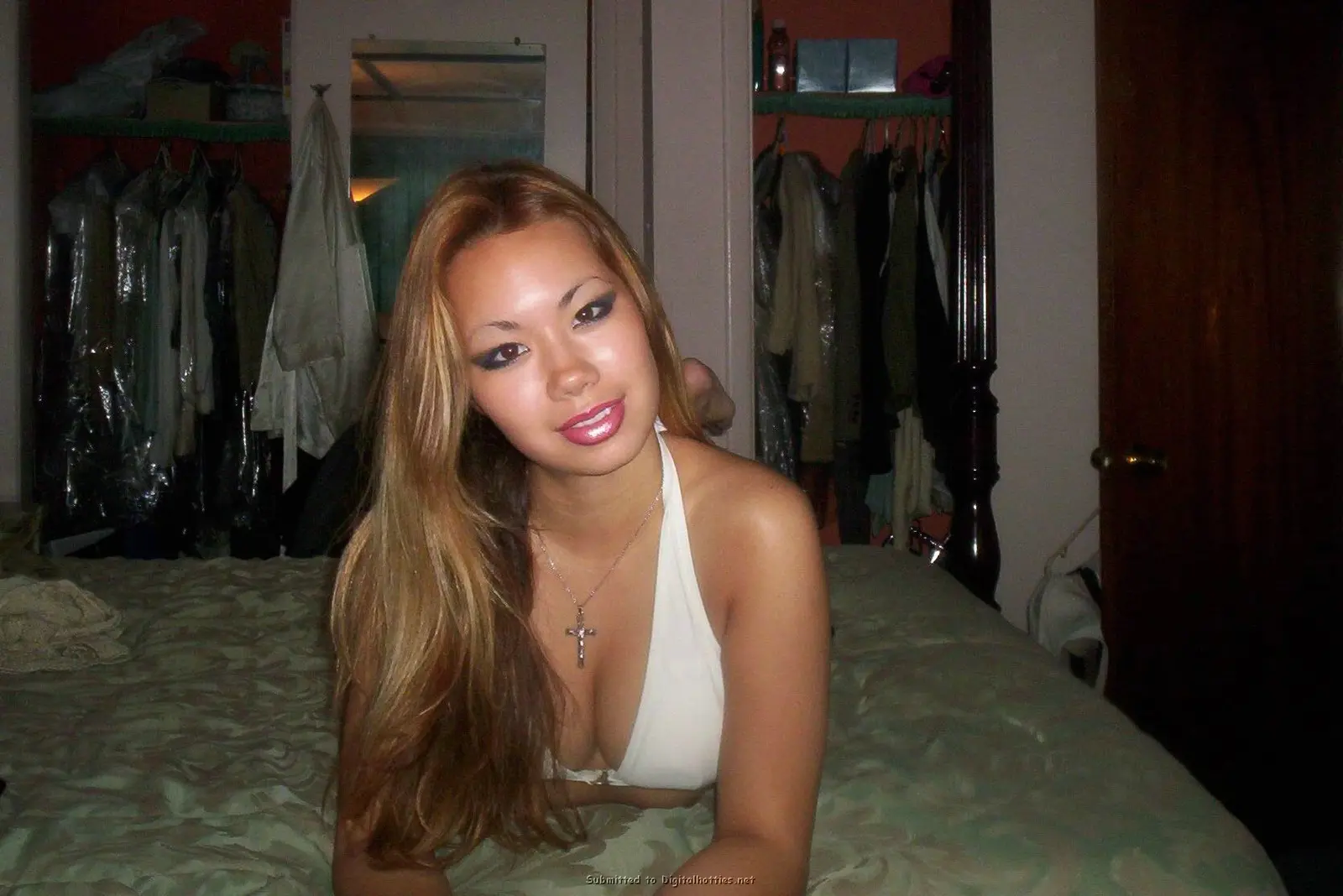 Explicit Nude Selfie: Young Asian Student Poses Naked in Amateur Photo