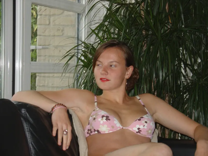 Bold Teen Girl Shamelessly Exposes Herself Naked