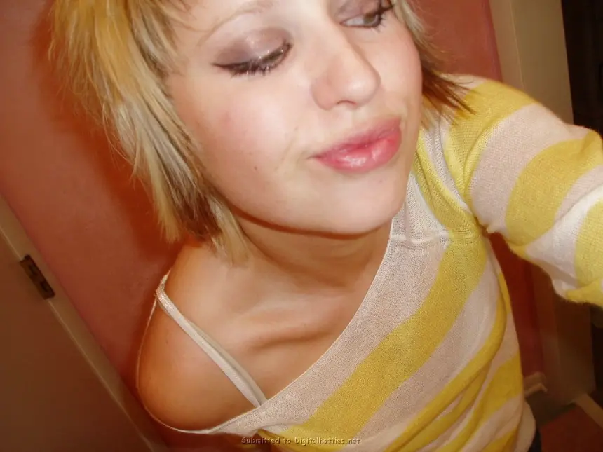 Young Blonde Flashes Tits - Explicit Amateur Photo