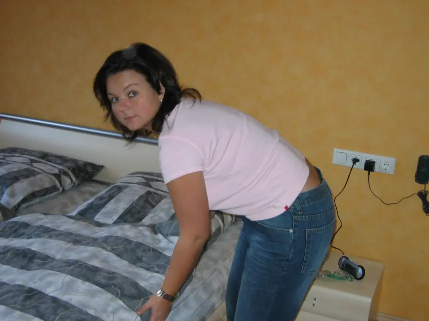 Mature wife seductively poses for husband - Amateur explicit photo