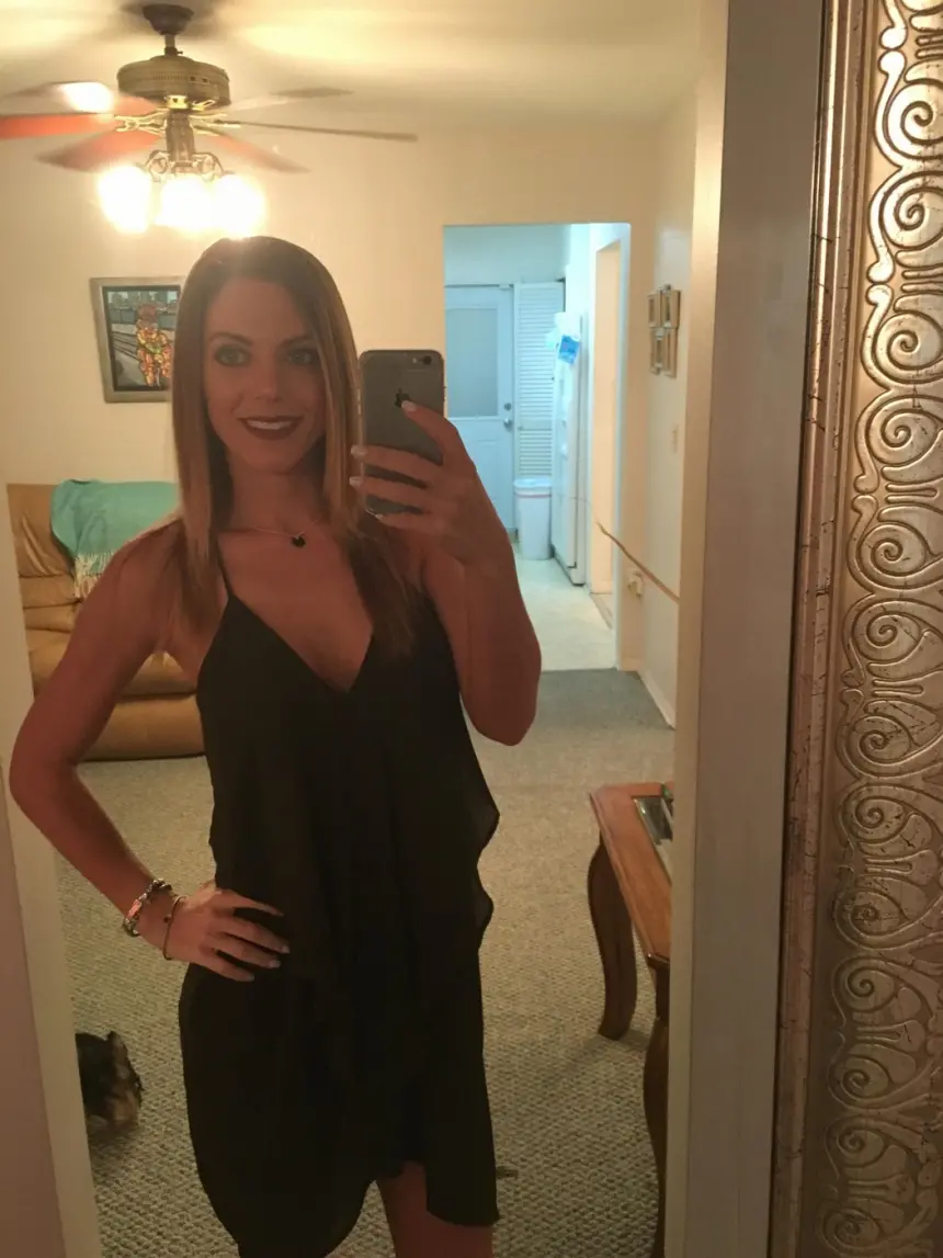 Hot Athletic Babe Naked Outdoors and Indoors - Amateur Explicit Photos
