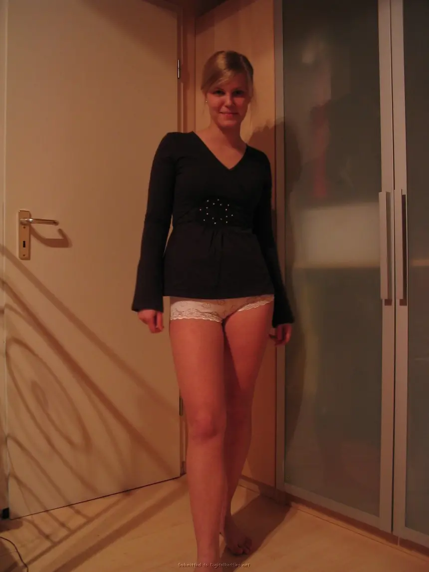 Exposed Ass and Naked Boobs: Amateur Photo Shoot