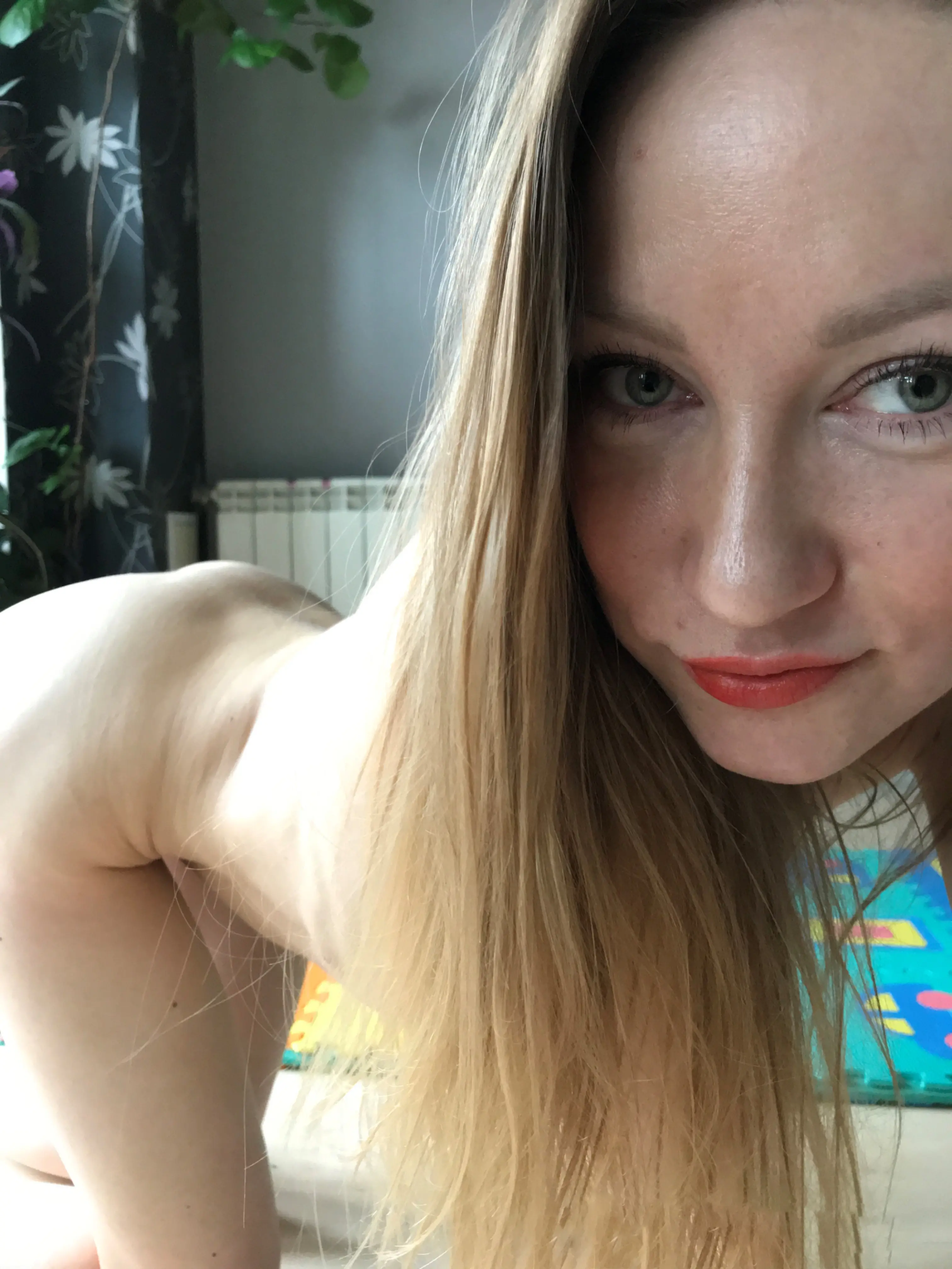 Perfect Sexy MILF Spreading Her Beautiful Pussy on Camera