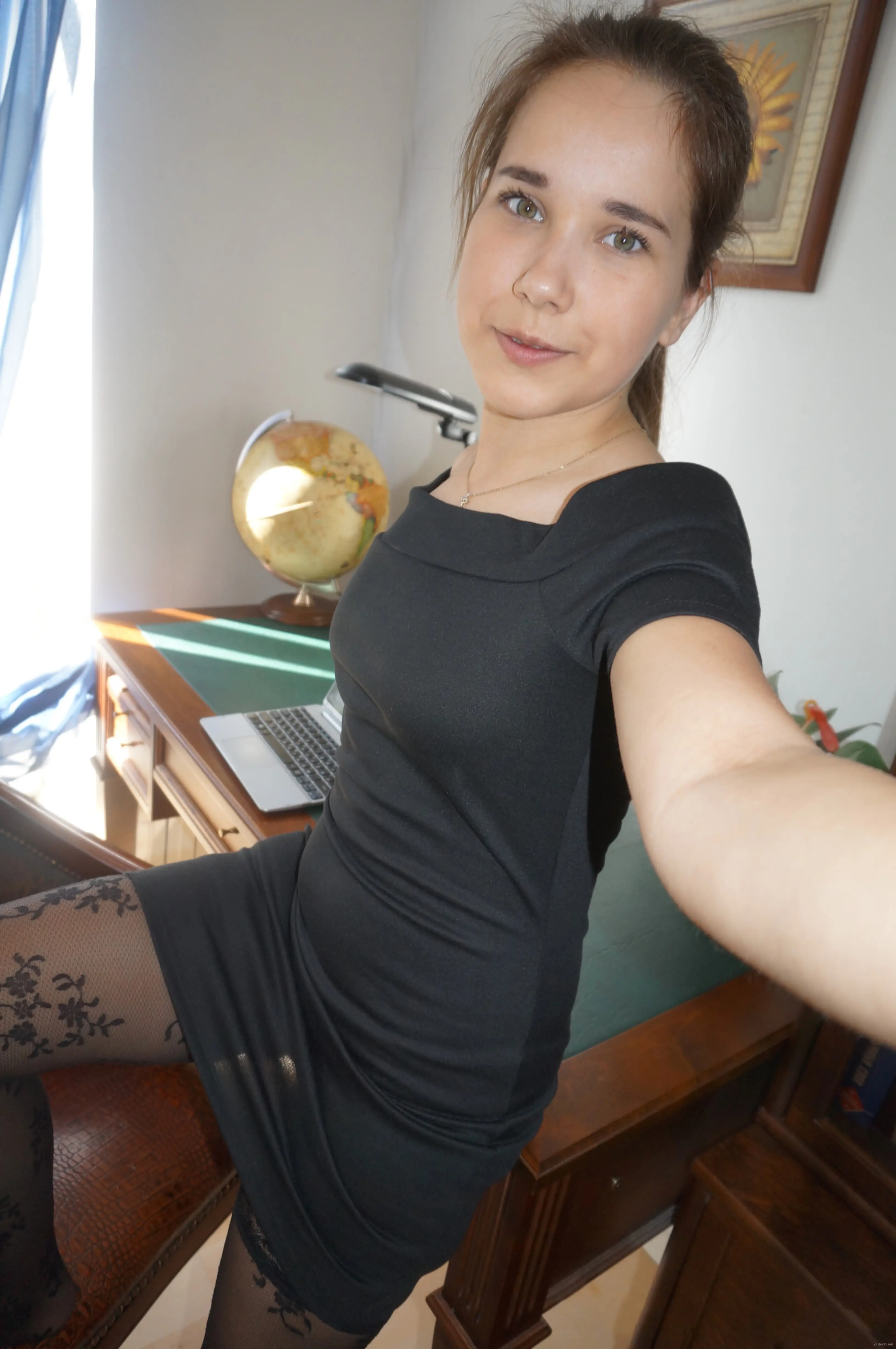 Long-Haired Teen Loves Posing Nude - Explicit Amateur Photos