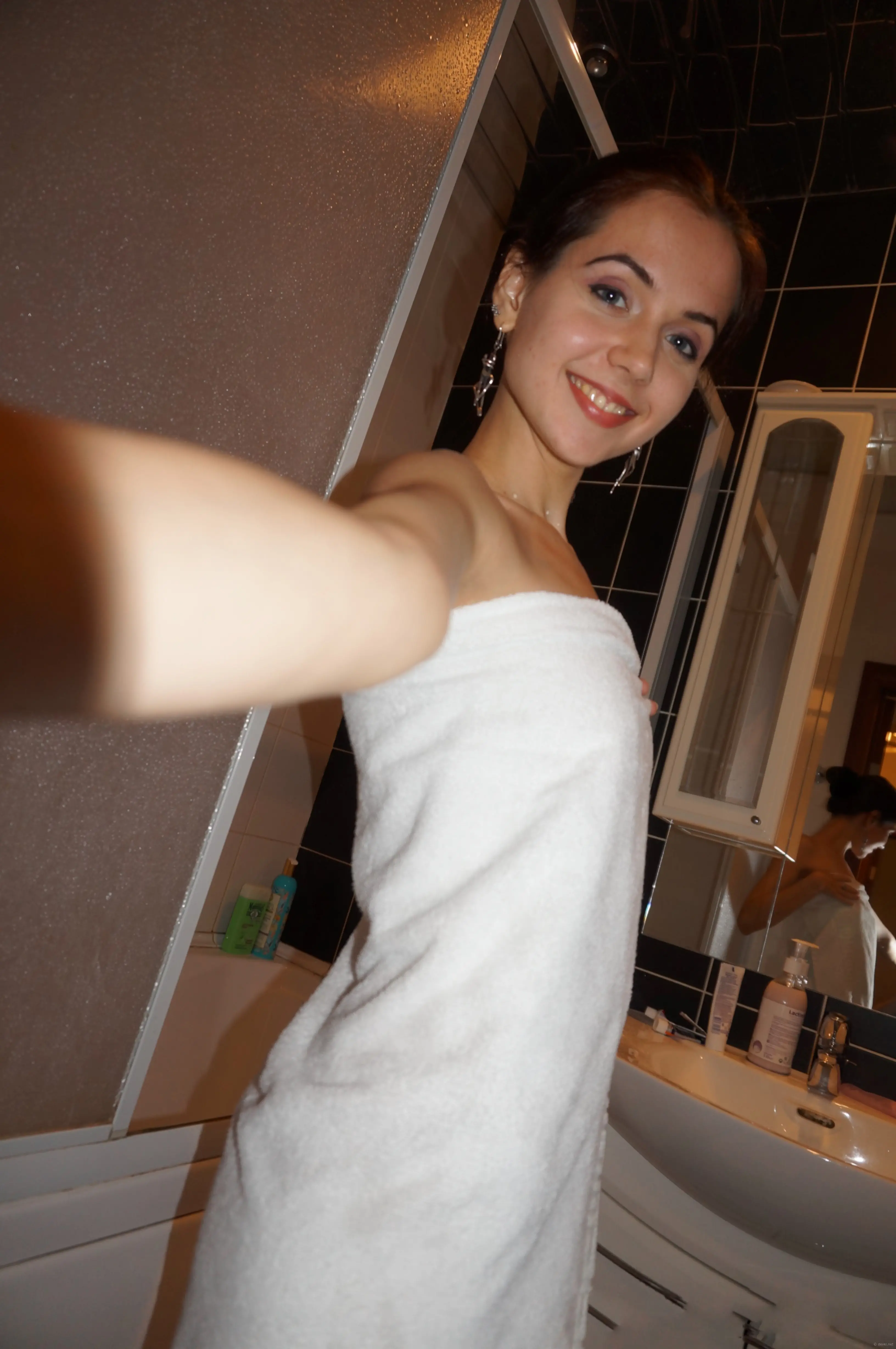 Sexy Brunette Loves Posing Nude: Amateur Explicit Photos