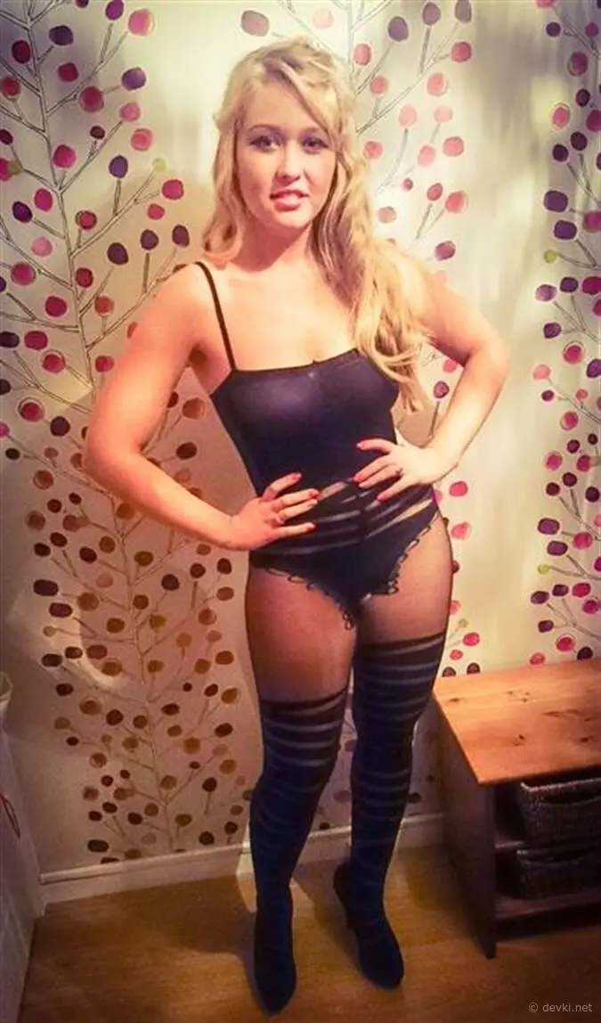 Perverted Blonde with Huge Tits - Explicit Amateur Photo