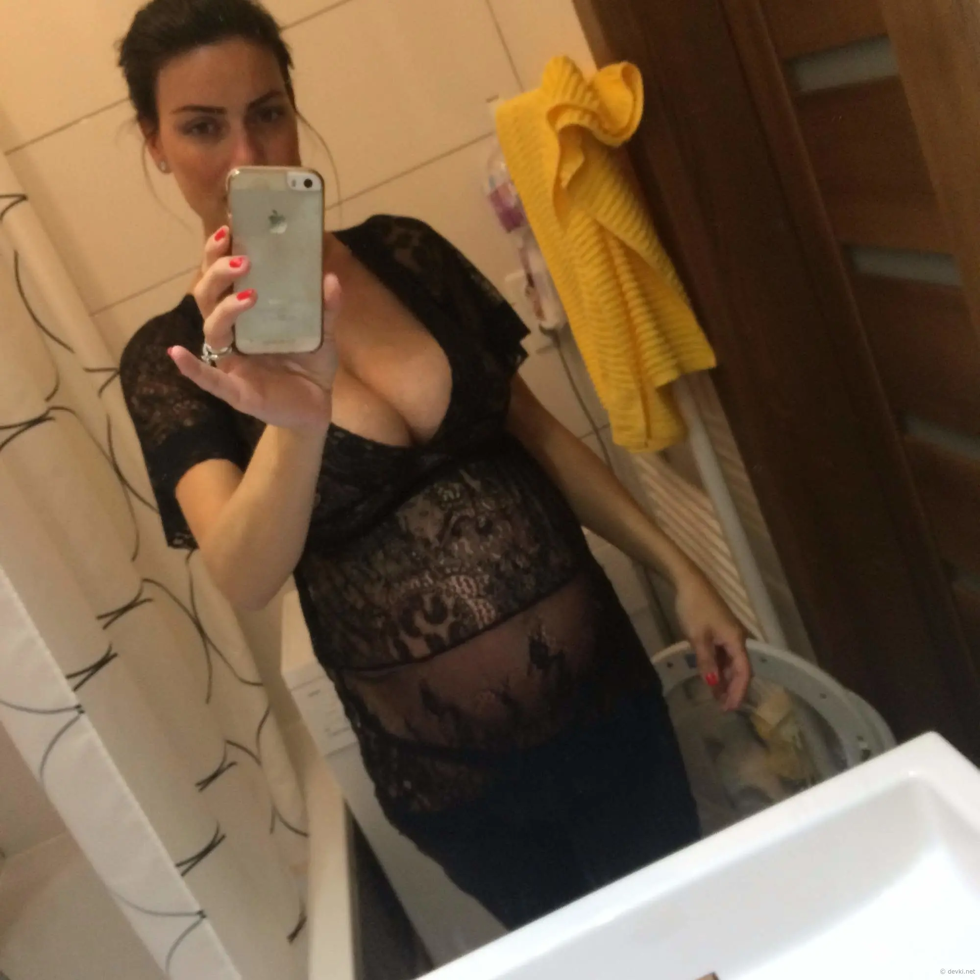Hot Pregnant Wife with Huge Tits: Amateur Photo