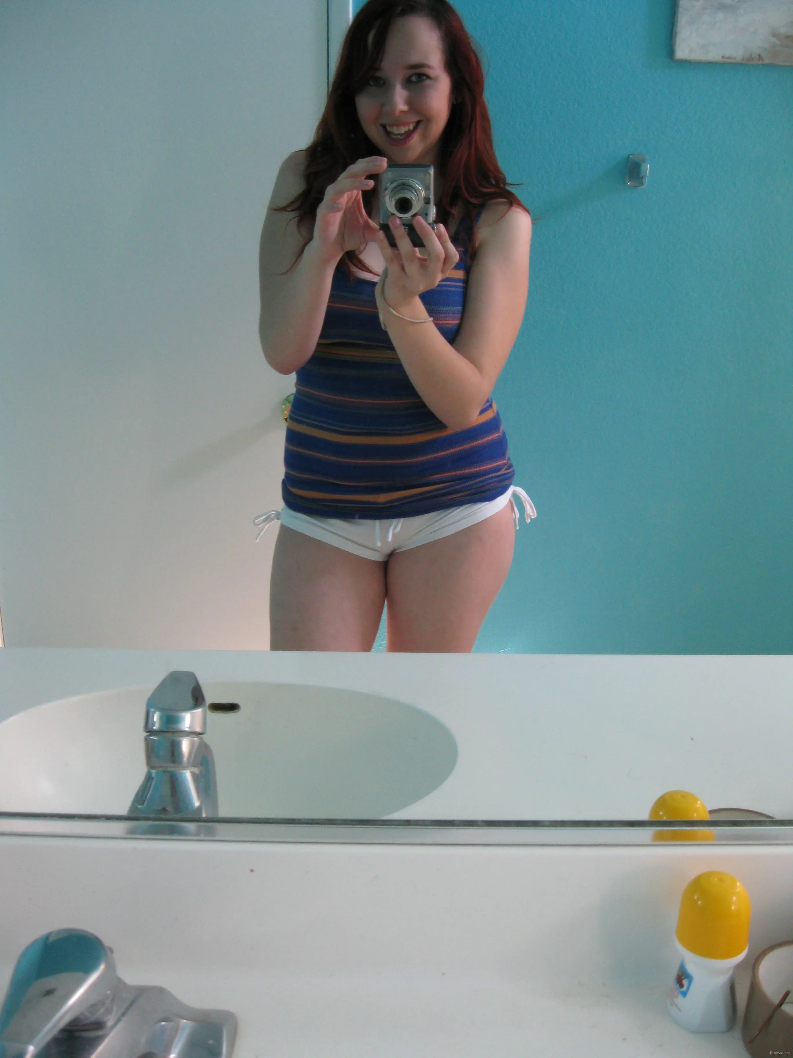 Big Natural Boobs, Curvy Brunette Takes Explicit Selfie