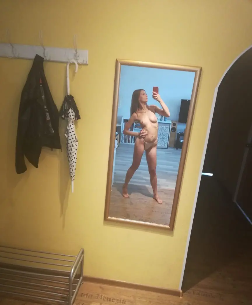 Sexy Chick's Explicit Selfie for Her Man: Hot Amateur Photo