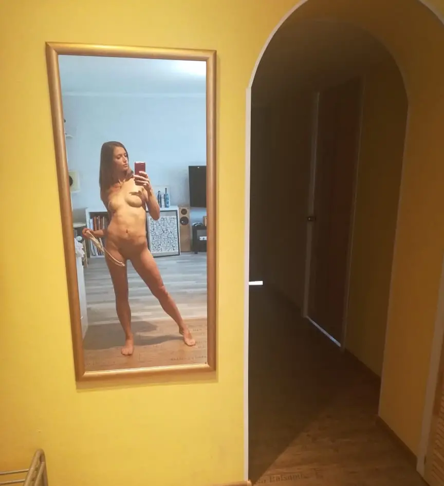 Sexy Chick's Explicit Selfie for Her Man: Hot Amateur Photo