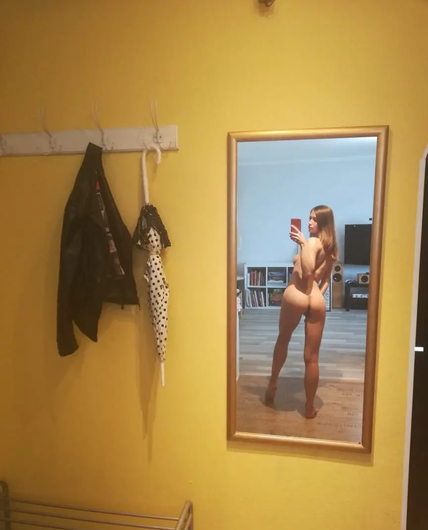 Sexy Chick's Explicit Selfie for Her Man: Hot Amateur Photo