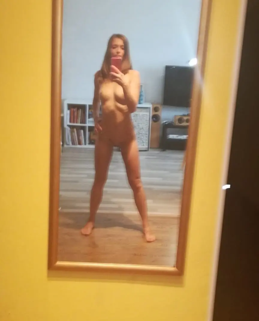 Sexy Chick's Explicit Selfie for Her Man: Hot Amateur Photo