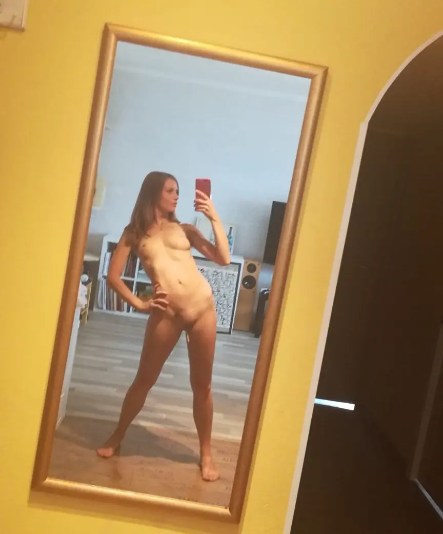 Sexy Chick's Explicit Selfie for Her Man: Hot Amateur Photo