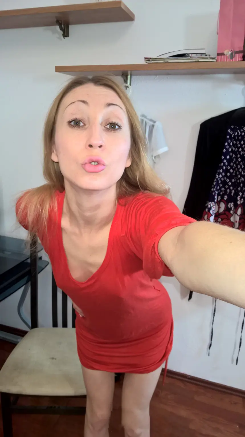 Amateur MILF Takes Explicit Photos of Her Hairy Pussy