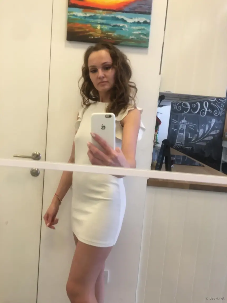 Seductive Cutie Takes Incredibly Nude Selfies - Amateur Photo Shoot