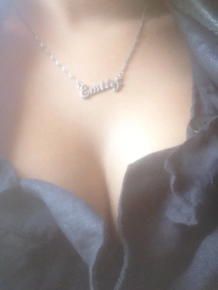 Seductive Amateur Girl Poses Naked with Beautiful Busty Breasts