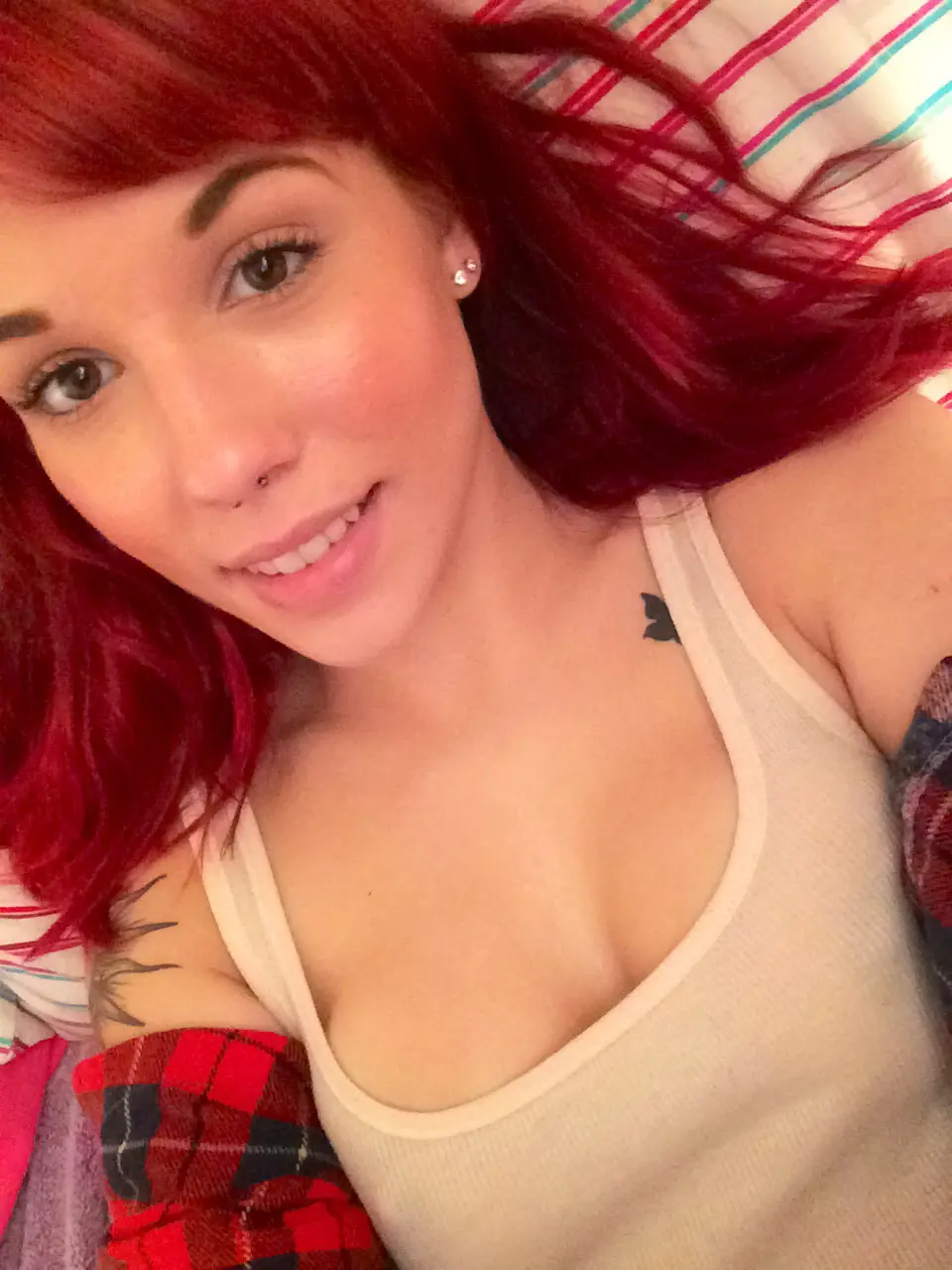 Seductive Girl in Glasses Tempts with Smile - Amateur Explicit Photo