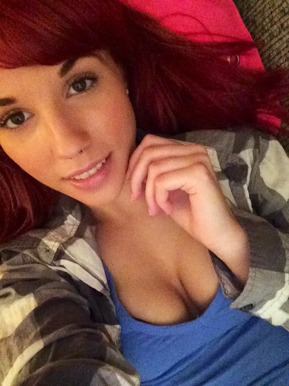 Seductive Girl in Glasses Tempts with Smile - Amateur Explicit Photo