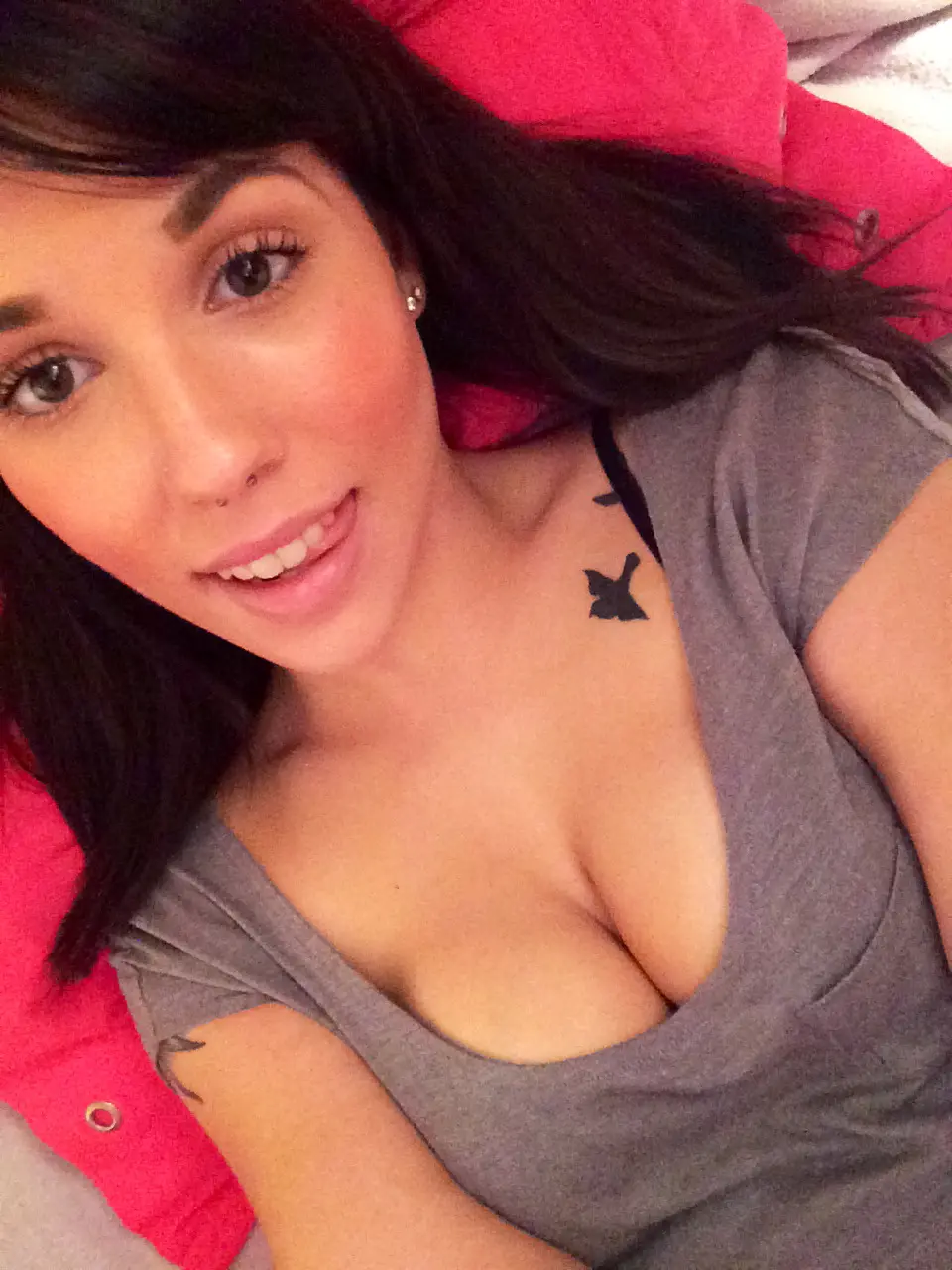 Seductive Girl in Glasses Tempts with Smile - Amateur Explicit Photo