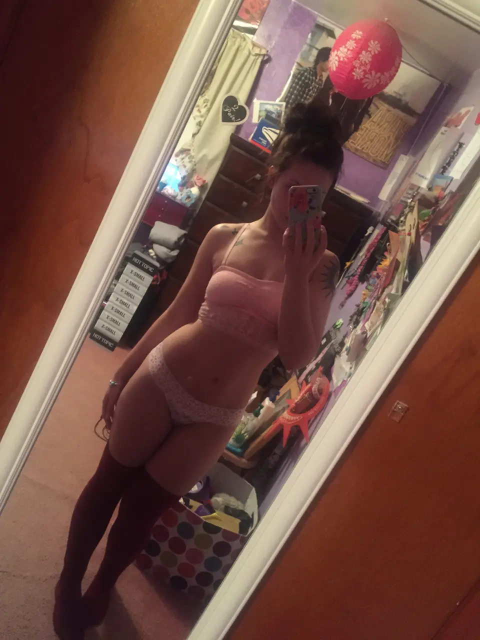 Seductive Girl in Glasses Tempts with Smile - Amateur Explicit Photo