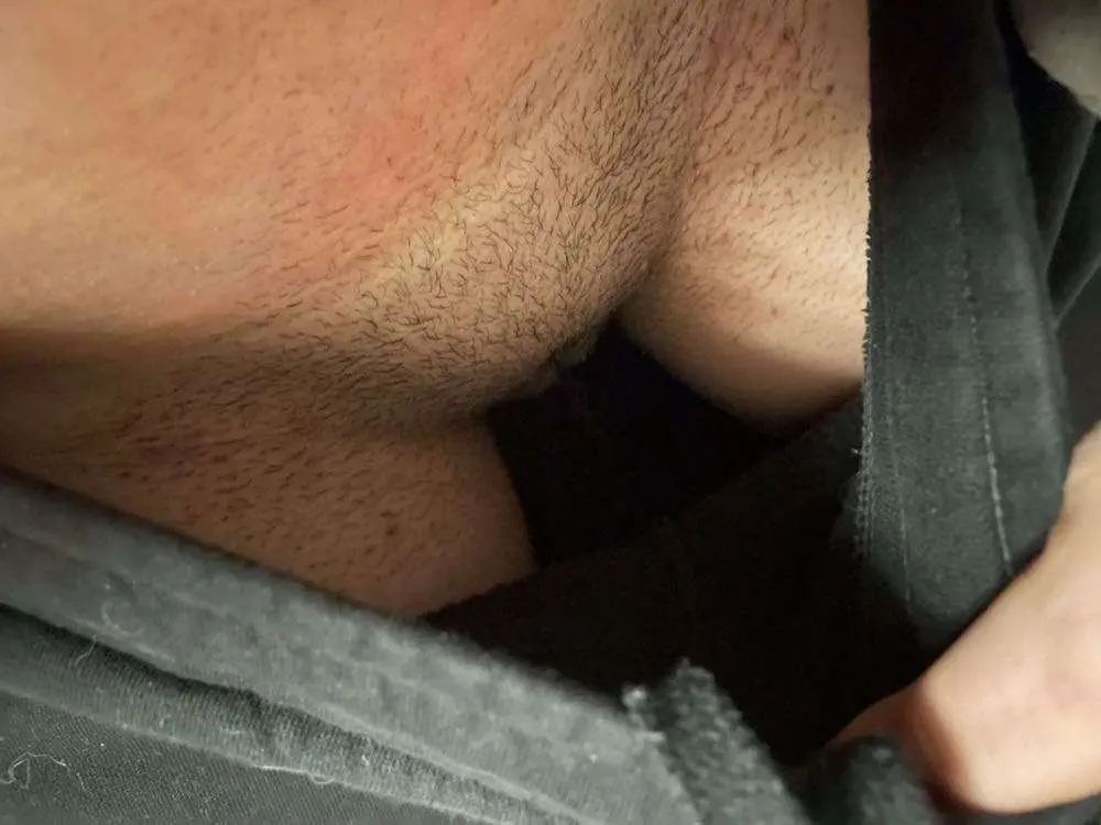 Nude Ex-Girlfriend Poses Explicitly in Amateur Photo Shoot