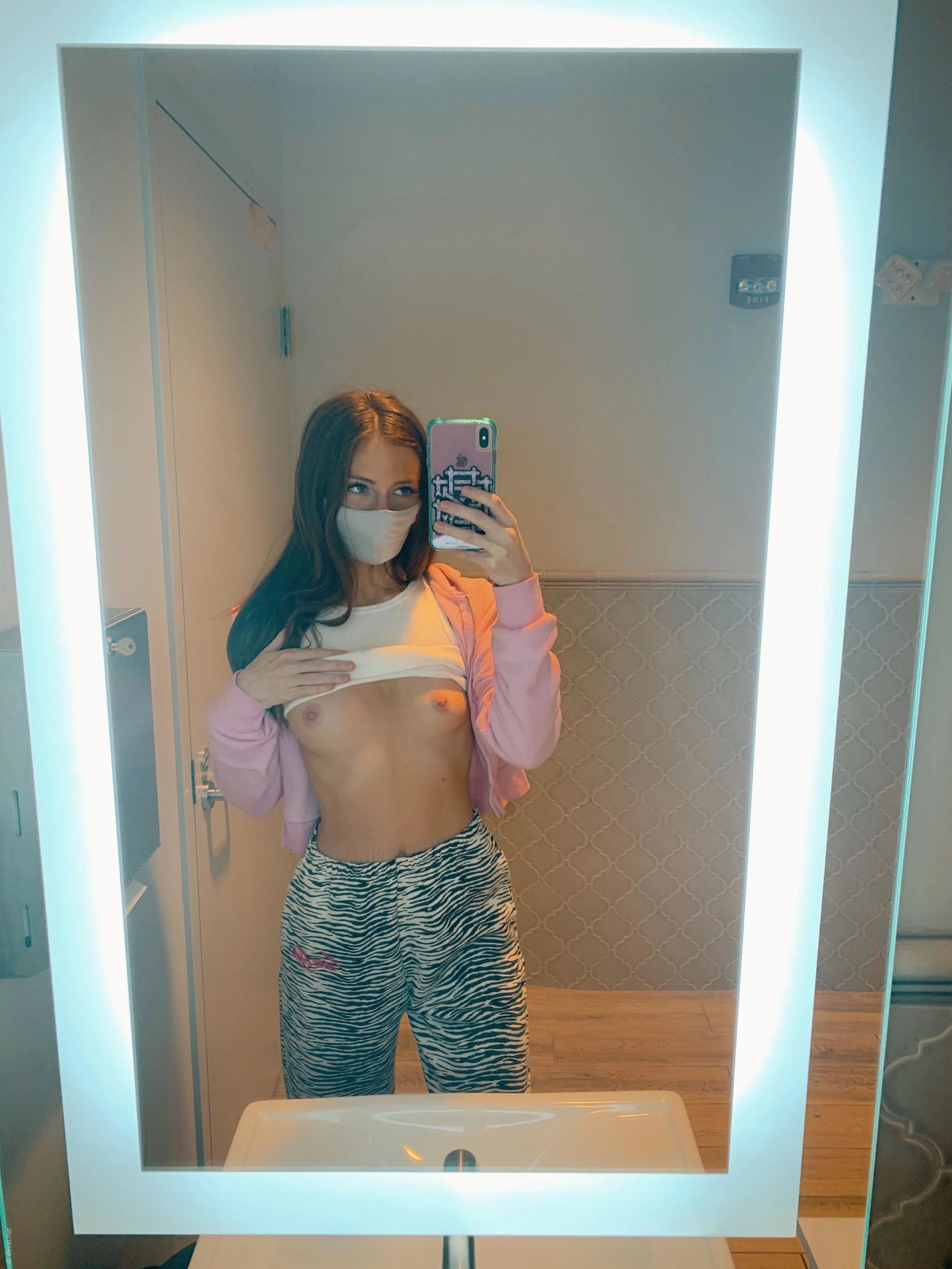 Young Slim Babe Shows Off Her Pretty Pussy