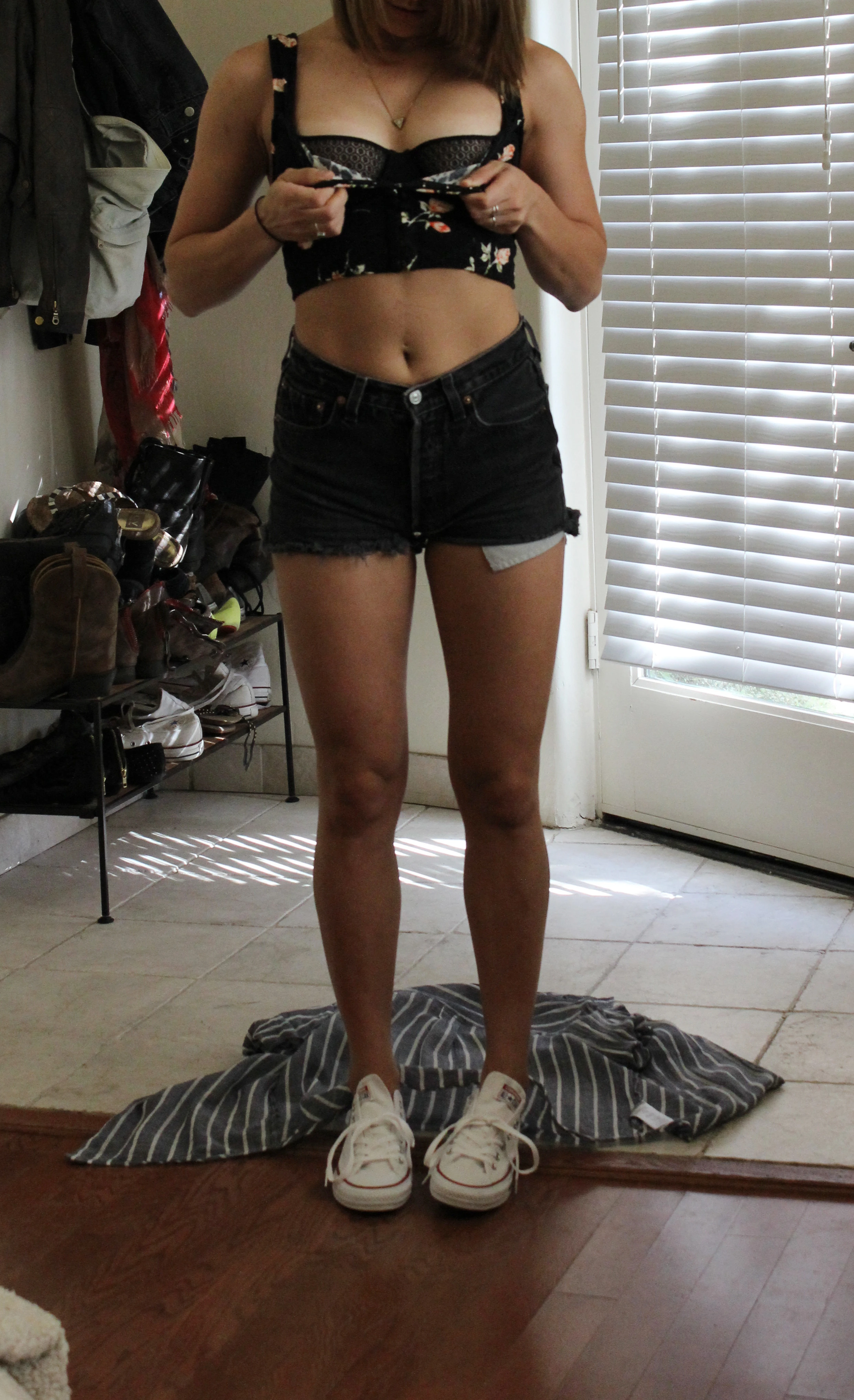 Hot Amateur Babe with Tight Body in Sexy Photoshoot