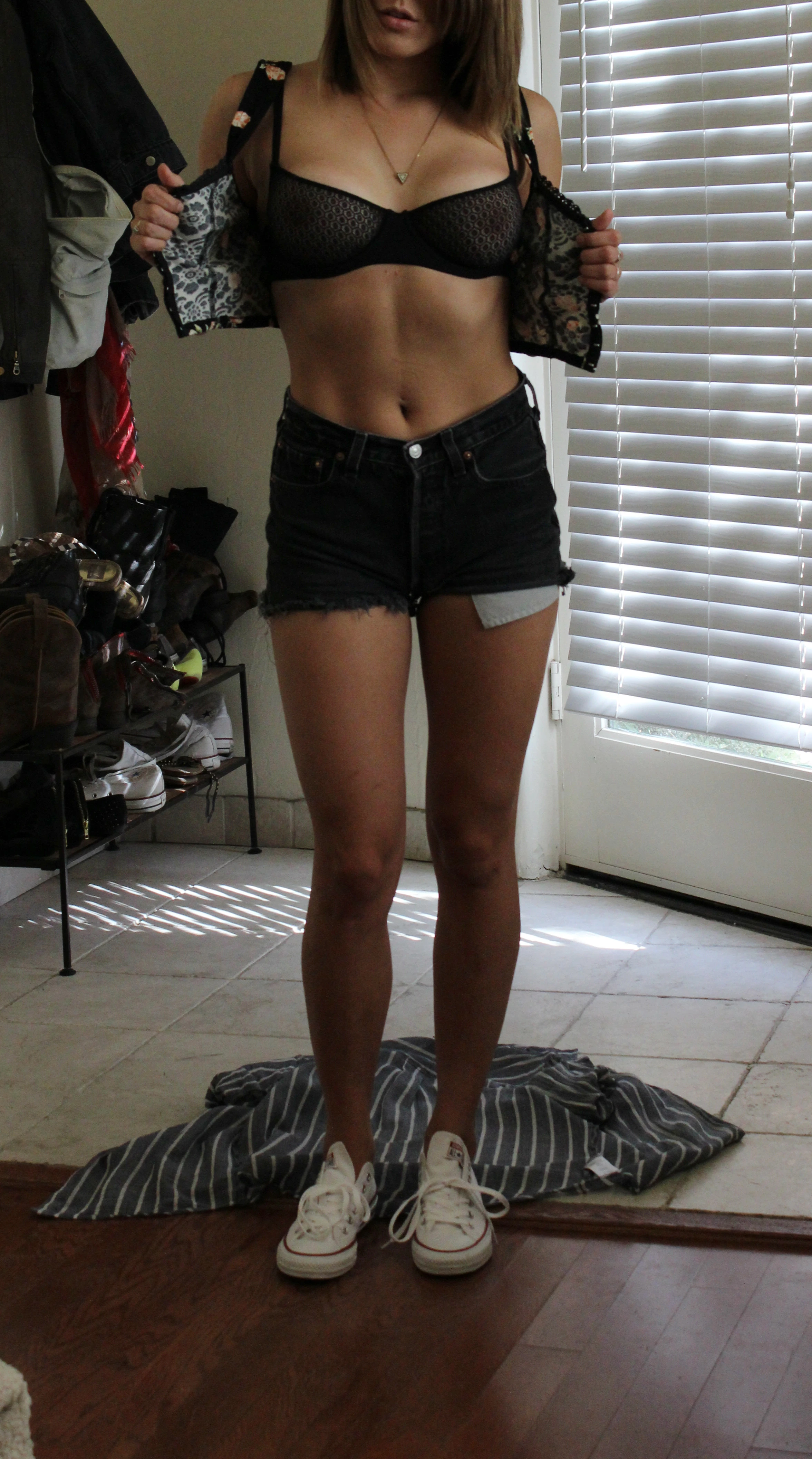 Hot Amateur Babe with Tight Body in Sexy Photoshoot